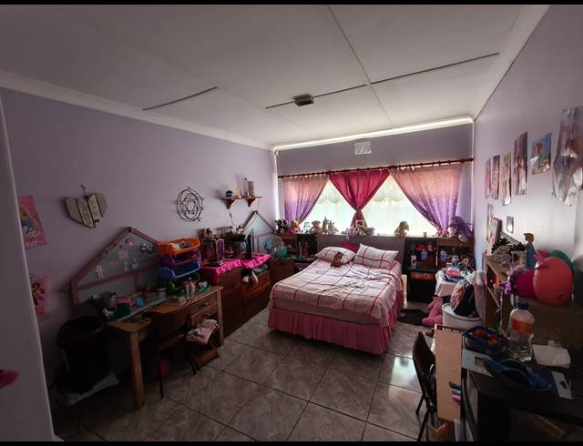 4 BEDROOM HOUSE FOR SALE IN OOS EINDE